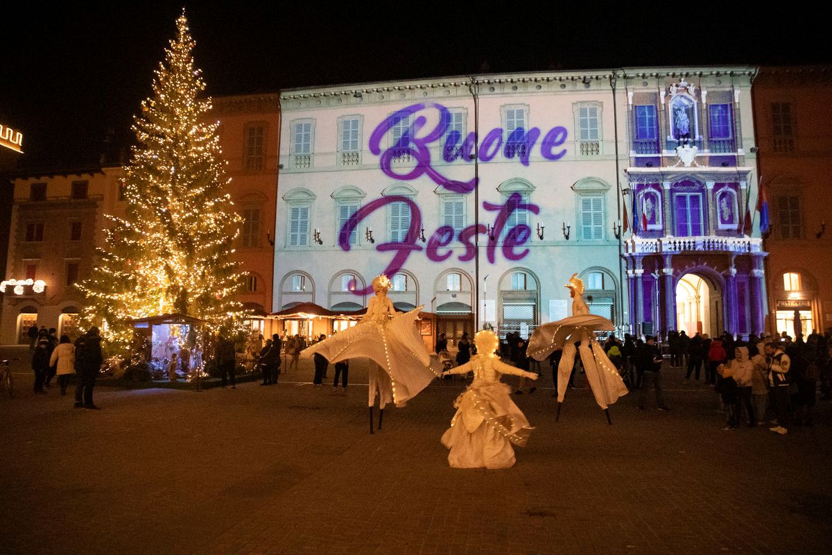 IMOLA A NATALE 2024 ACCENSIONE LUMINARIE (32)rid